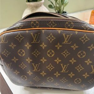 Authentic Louis Vuitton reporter PM Monogram crossbody Bag with certificate